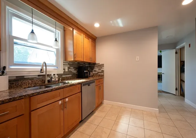 Homes for sale in Woburn, MA | 37 Maple Ave, Woburn, MA 01801 | MLS# 73540771