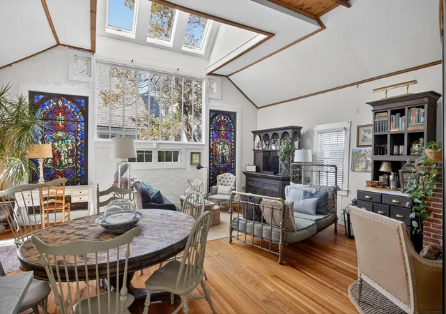Photo 3 of Single family home for sale at 5 Webster Pl, Provincetown, MA 02657 | MLS# 73496174 | Listing updated on 2026-04-10