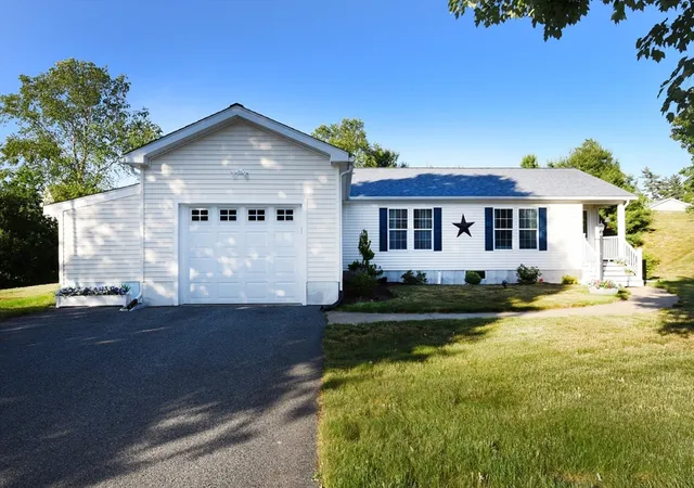 1st image of 4402 Pheasant Ln, Middleboro, MA 02346 | MLS# 73534416