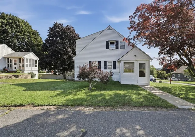 Photo 3 of Single family home for sale at 4 Washington Street, Milford, MA 01757 | MLS# 73568447 | Listing updated on 2026-08-31