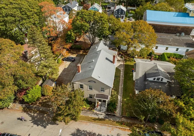 3rd image of 51 William St #2, Fairhaven, MA 02719 | MLS# 73558576