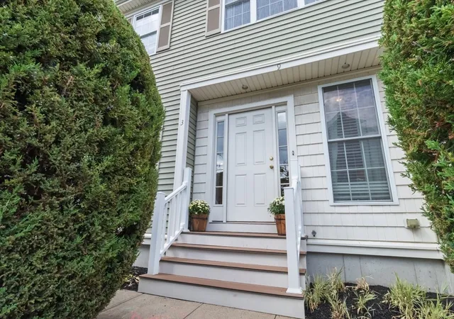 2nd image of 9 Russell St #3, Waltham, MA 02453 | MLS# 73566077