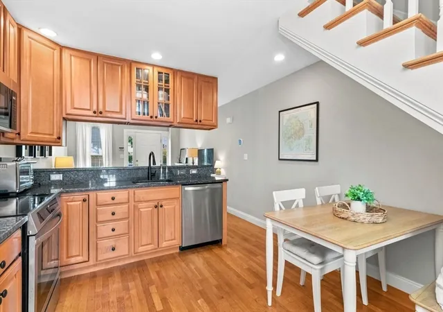 4th image of 9 Russell St, Waltham, MA 02453