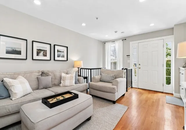 5th image of 9 Russell St, Waltham, MA 02453