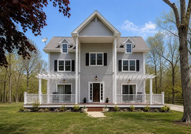1st image of 10 North Bog Rd, Edgartown, MA 02539 | MLS# 73524464