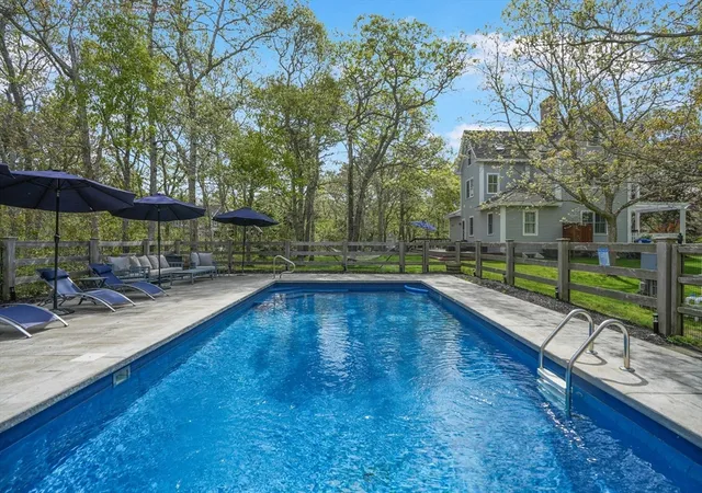 3rd image of 10 North Bog Rd, Edgartown, MA 02539 | MLS# 73524464