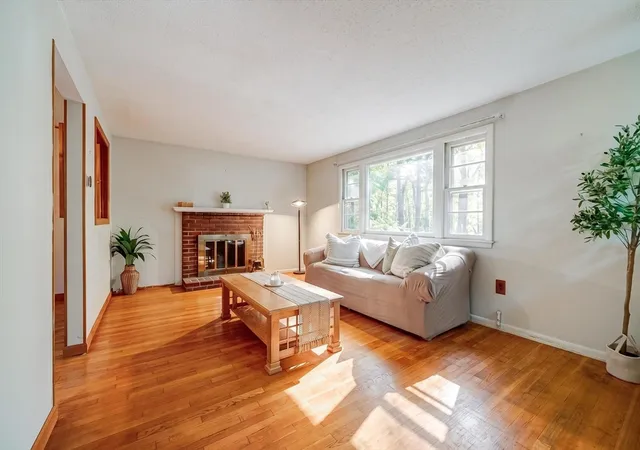 9th image of 15 Carriage Dr, Chelmsford, MA 01824 | MLS# 73566893