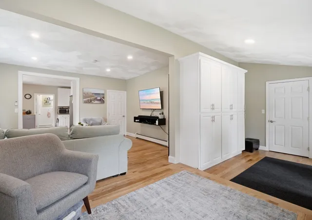 Homes for sale in Saugus, MA | 20 Burrill St, Saugus, MA 01906 | MLS# 73540485
