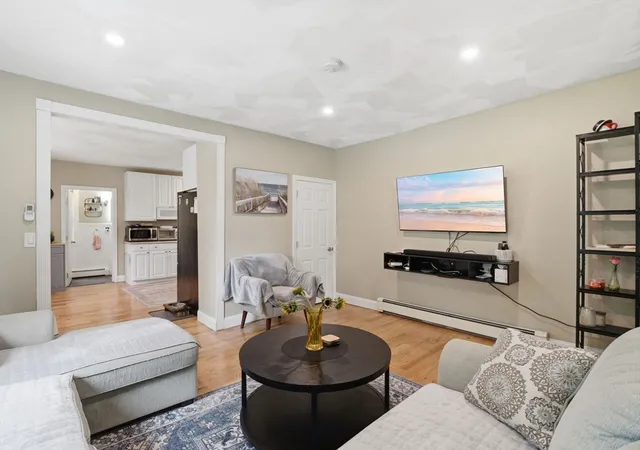 Homes for sale in Saugus, MA | 20 Burrill St, Saugus, MA 01906 | MLS# 73540485