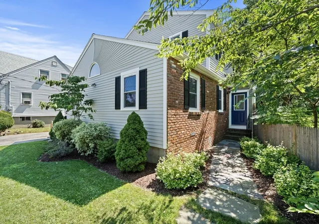 1st image of 5 Macarthur Circle, Swampscott, MA 01907 | MLS# 73559622