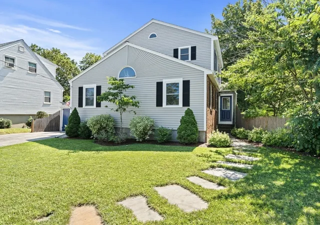2nd image of 5 Macarthur Circle, Swampscott, MA 01907 | MLS# 73559622