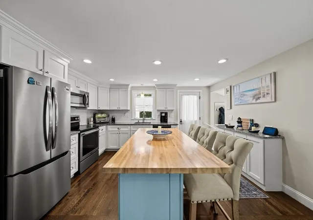 3rd image of 5 Macarthur Circle, Swampscott, MA 01907 | MLS# 73559622