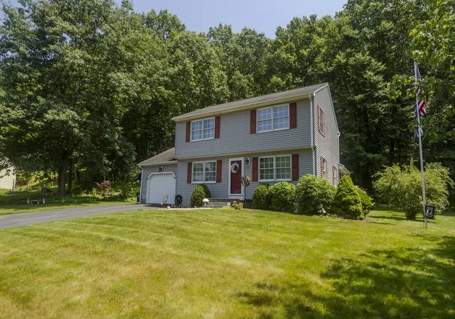 3rd image of 10 Scott Hollow, Holyoke, MA 01040 | MLS# 73561114