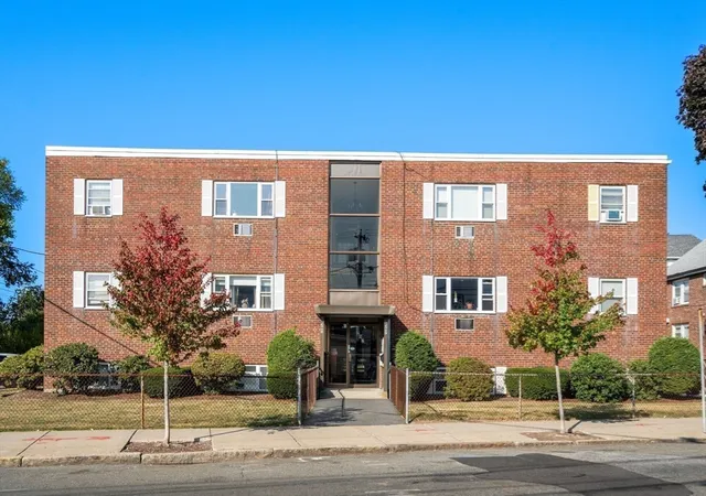 Homes for sale in Medford, MA | 297 Main St #3, Medford, MA 02155 | MLS# 73491586
