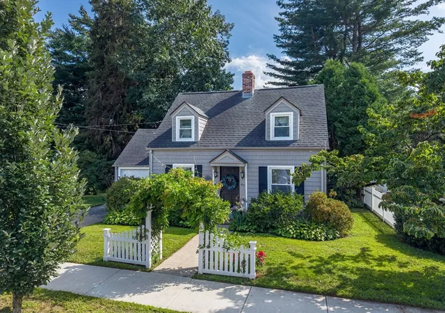 Photo 3 of Sale Pending at 67 Warren Ter, Longmeadow, MA 01106 | MLS# 73561628 | Listing updated on 2026-09-17