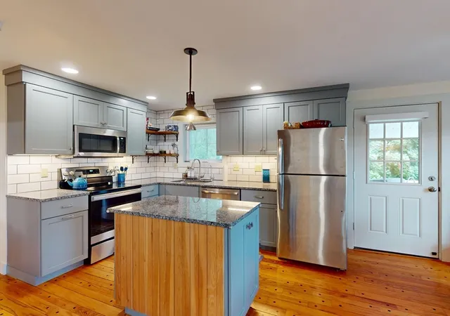 4th image of 44 Green St, Shelburne Falls, MA 01370 | MLS# 73559862