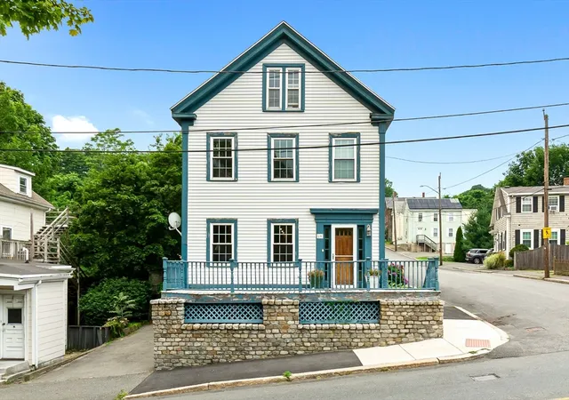 1st image of 28 Grove St, Salem, MA 01970 | MLS# 73551028