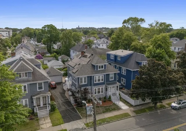 2nd image of 204 Eastern Avenue, Lynn, MA 01902 | MLS# 73541580