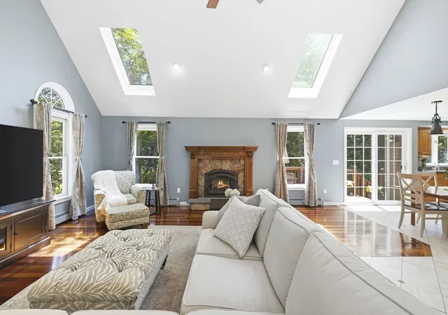 5th image of 15 Hillcrest Dr, Tyngsboro, MA 01879 | MLS# 73546021