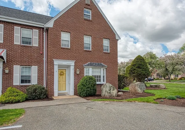 Homes for sale in Stoughton, MA | 7 Patricia Dr #7, Stoughton, MA 02072 | MLS# 73517436