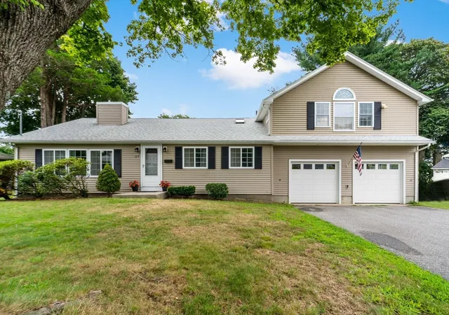 1st image of 124 Watuppa Ave, Somerset, MA 02726 | MLS# 73566028
