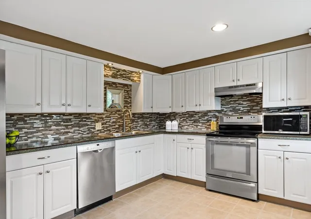 2nd image of 124 Watuppa Ave, Somerset, MA 02726 | MLS# 73566028