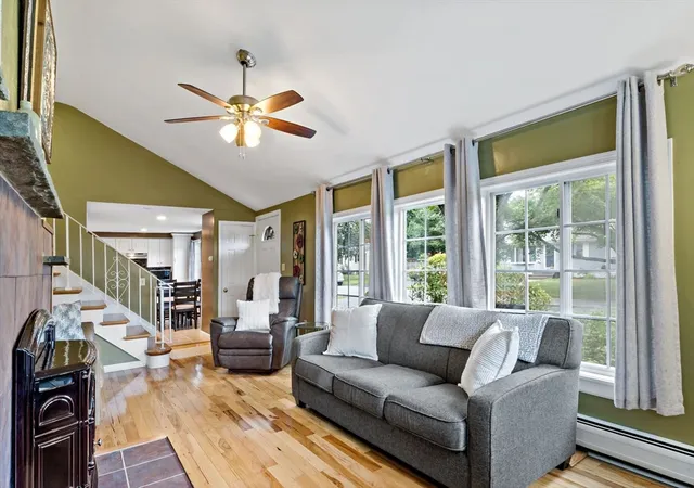 3rd image of 124 Watuppa Ave, Somerset, MA 02726 | MLS# 73566028