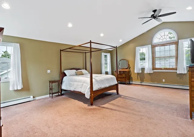 4th image of 124 Watuppa Ave, Somerset, MA 02726 | MLS# 73566028