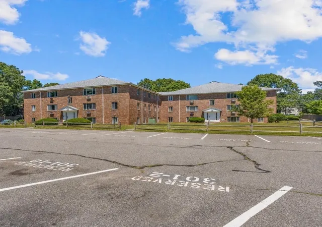 Homes for sale in Barnstable, MA | 307 W Main St #1, Barnstable, MA 02601 | MLS# 73527165