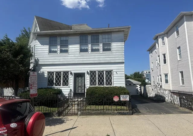 1st image of 136 Main St, Everett, MA 02149 | MLS# 73558850
