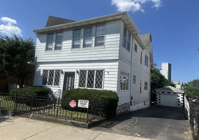2nd image of 136 Main St, Everett, MA 02149 | MLS# 73558850