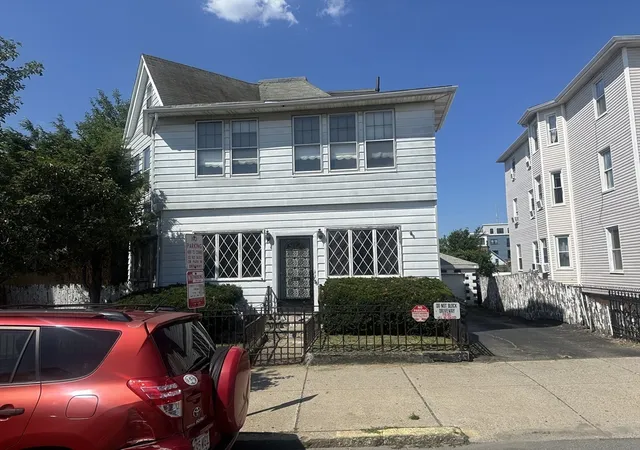 3rd image of 136 Main St, Everett, MA 02149 | MLS# 73558850