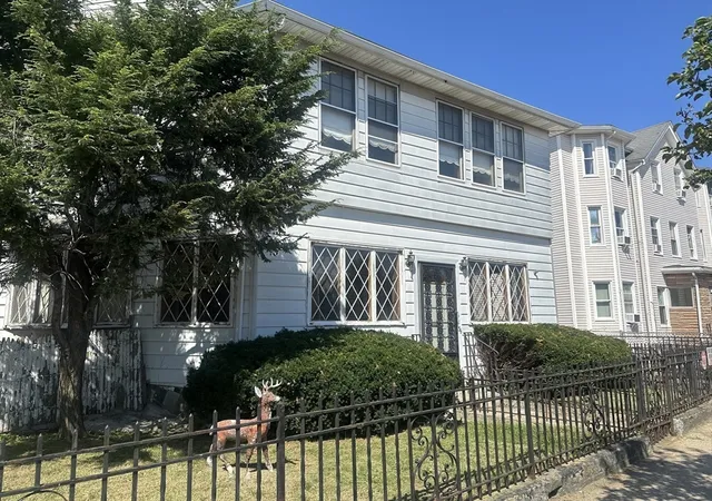 4th image of 136 Main St, Everett, MA 02149 | MLS# 73558850