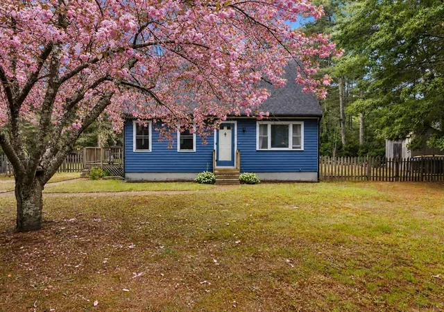 Homes for sale in Carver, MA | 25 Main St, Carver, MA 02330 | MLS# 73545617