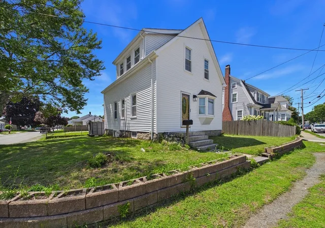 2nd image of 915 Rockdale Ave, New Bedford, MA 02740 | MLS# 73552830