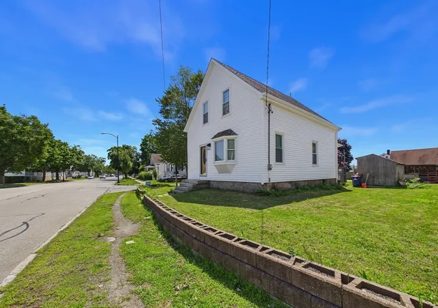 3rd image of 915 Rockdale Ave, New Bedford, MA 02740 | MLS# 73552830