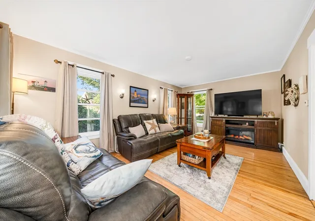 3rd image of 234 Elm St, Amesbury, MA 01913 | MLS# 73557217