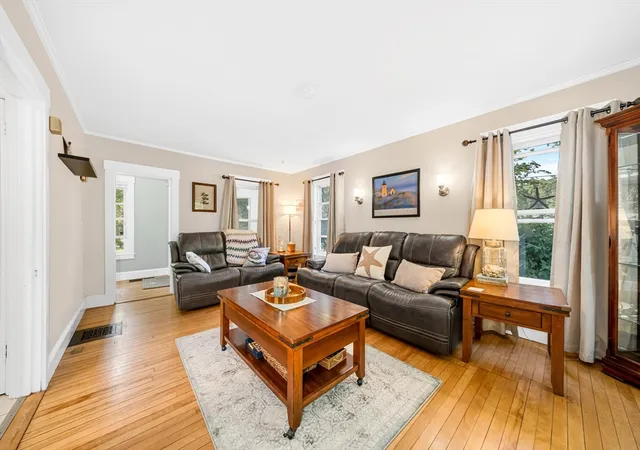 4th image of 234 Elm St, Amesbury, MA 01913 | MLS# 73557217