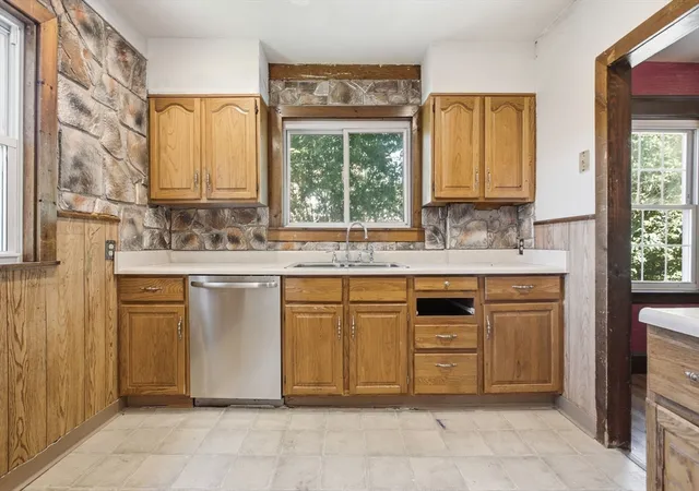 Photo 4 of Sale Pending at 6 Ashburnham Rd, Worcester, MA 01606 | MLS# 73538932 | Listing updated on 2026-08-11