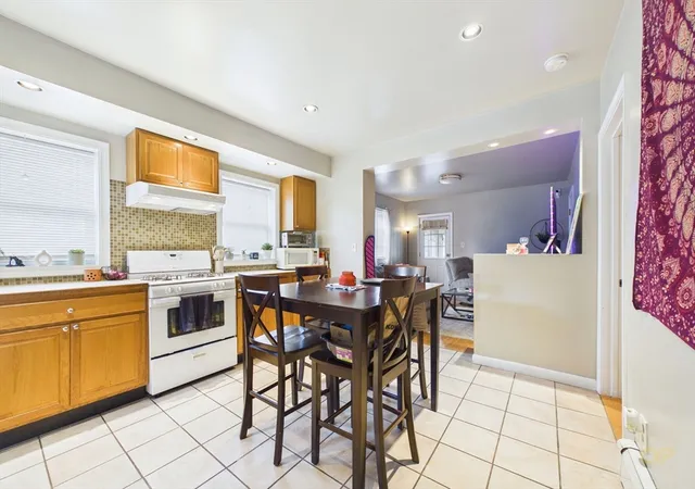 Listing Photo 4 - Condo for sale in building located at 130 Rockland St, New Bedford, MA 02740