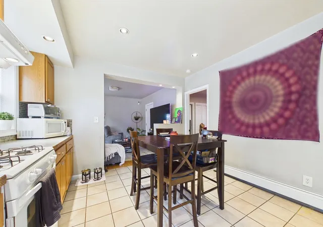 Listing Photo 5 - Condo for sale in building located at 130 Rockland St, New Bedford, MA 02740