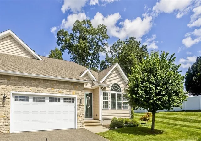 2nd image of 150 Stonybrook Way #150, South Hadley, MA 01075 | MLS# 73565818