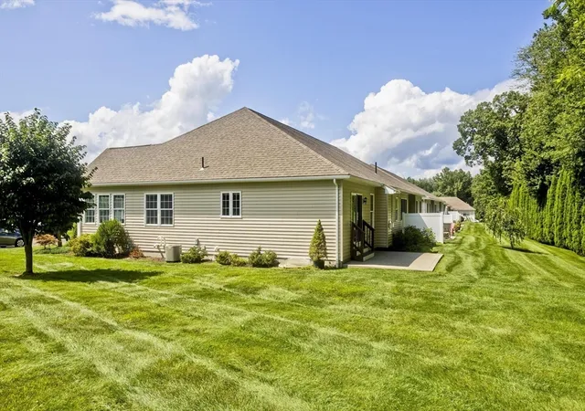 Photo 3 of Sale Pending at 150 Stonybrook Way #150, South Hadley, MA 01075 | MLS# 73565818 | Listing updated on 2026-10-07