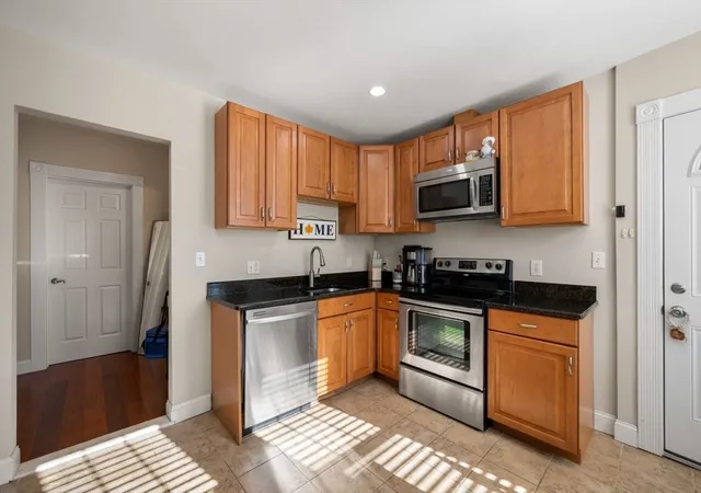 3rd image of 76 Taft Ave, Newton, MA 02465
