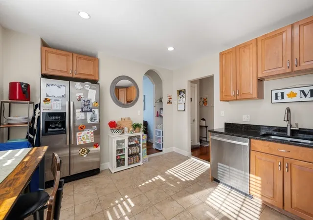 4th image of 76 Taft Ave, Newton, MA 02465
