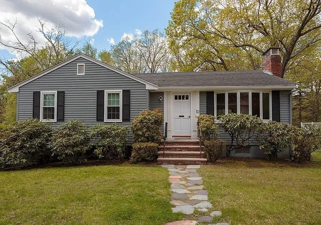1st image of 10 Brentwood Dr, Reading, MA 01867 | MLS# 73519064