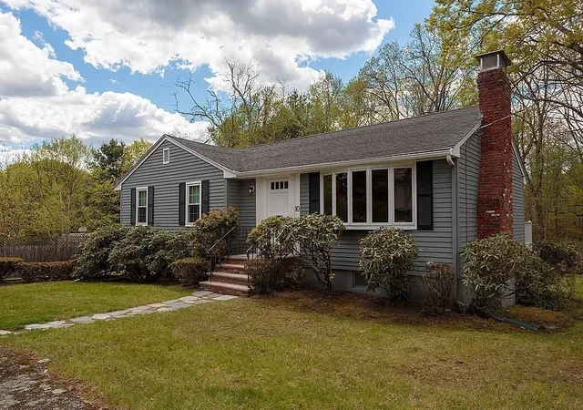 2nd image of 10 Brentwood Dr, Reading, MA 01867 | MLS# 73519064