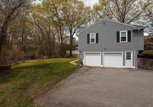 4th image of 10 Brentwood Dr, Reading, MA 01867 | MLS# 73519064