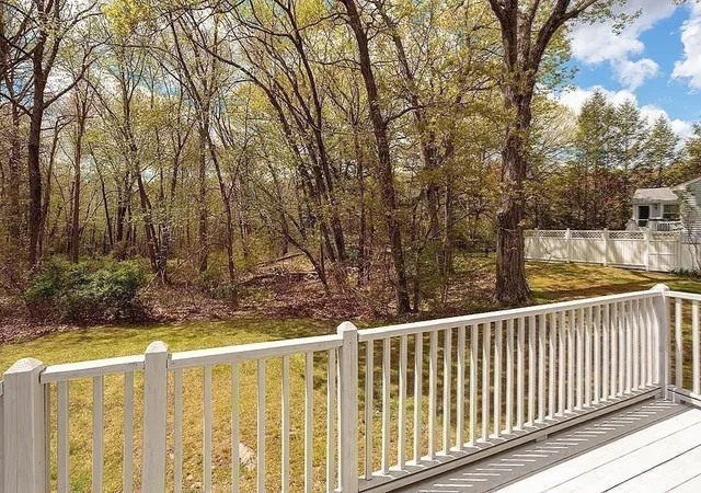 5th image of 10 Brentwood Dr, Reading, MA 01867 | MLS# 73519064