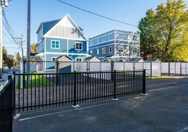 Homes for sale in Holyoke, MA | 680 South East St, Holyoke, MA 01040 | MLS# 73518425